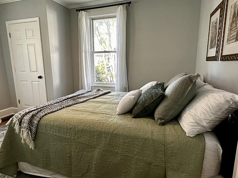 Guest queen bedroom