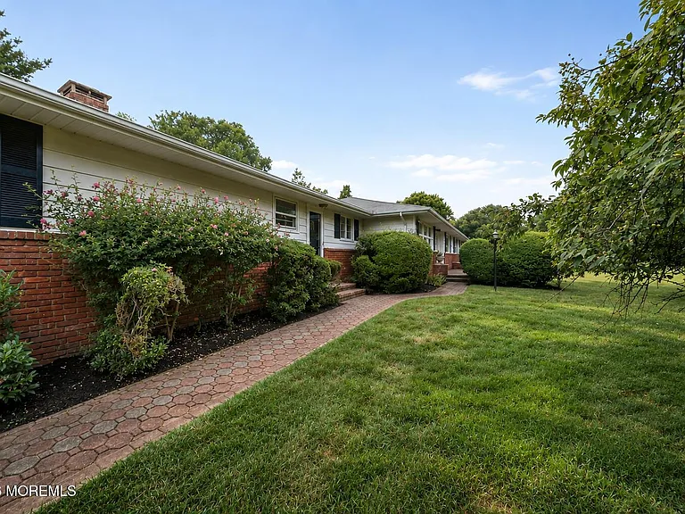 170 Bingham Ave — Photo 2