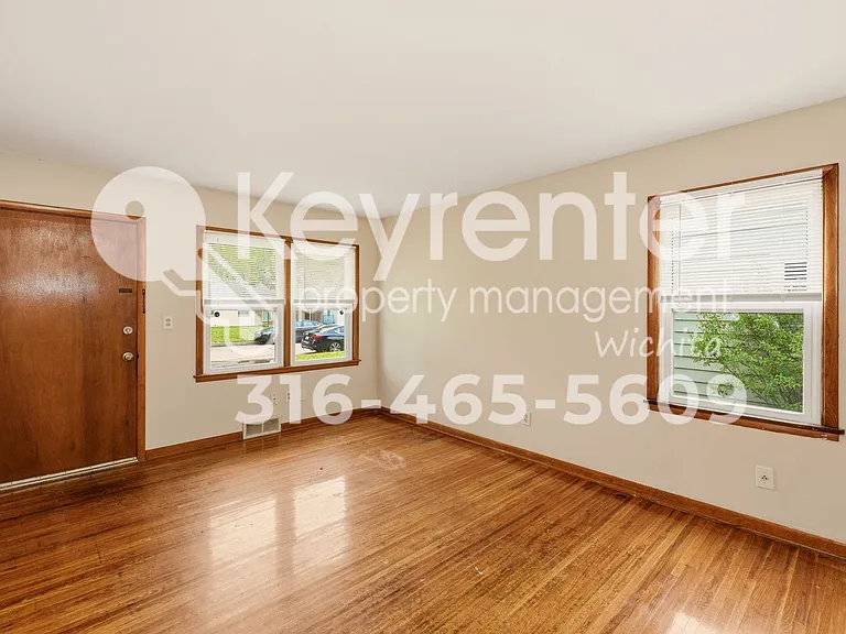 2060 S Euclid St — Photo 8