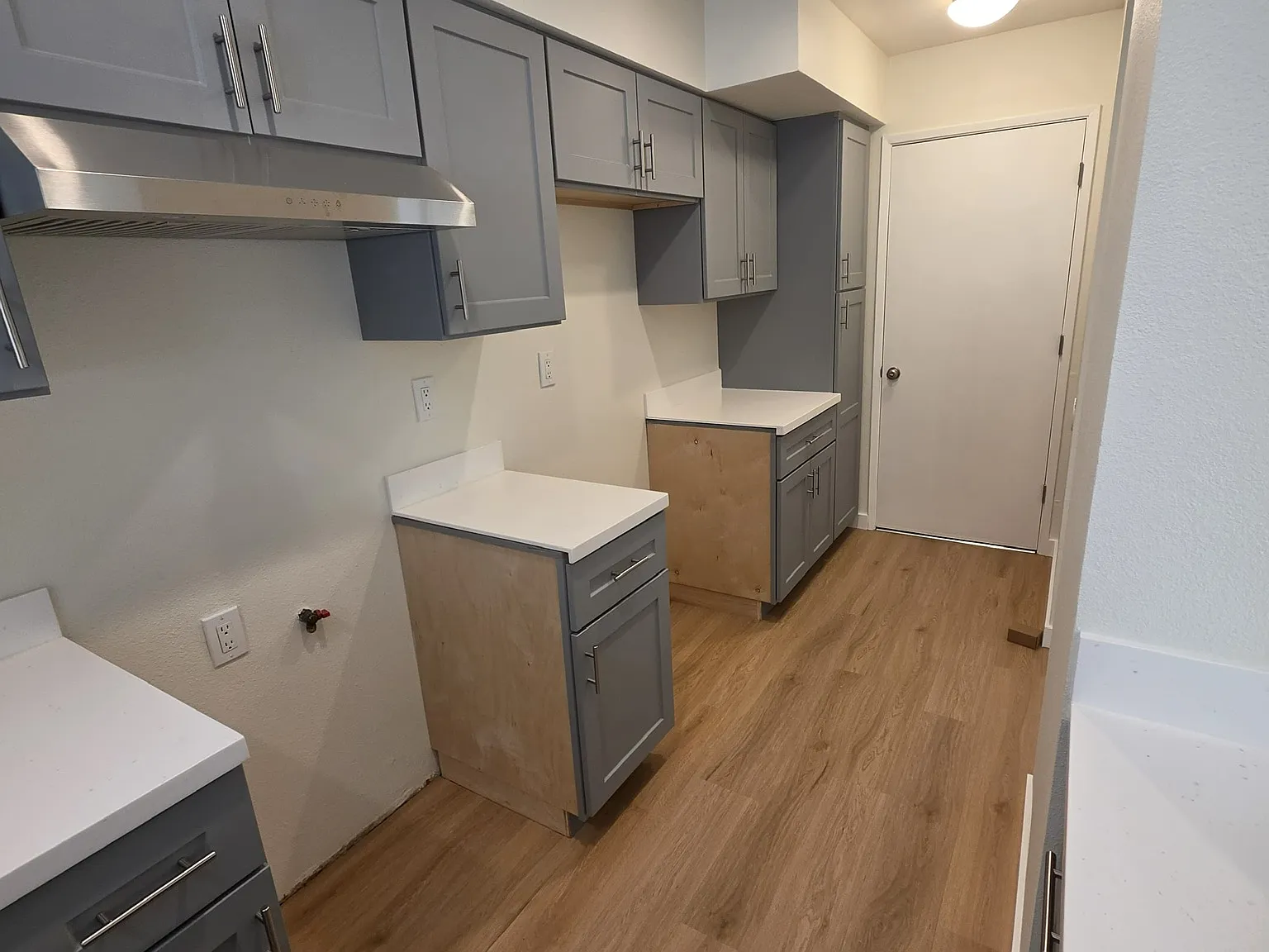 3 bed, 1.5 bath, 1334 sqft, $3,750 — Photo 2