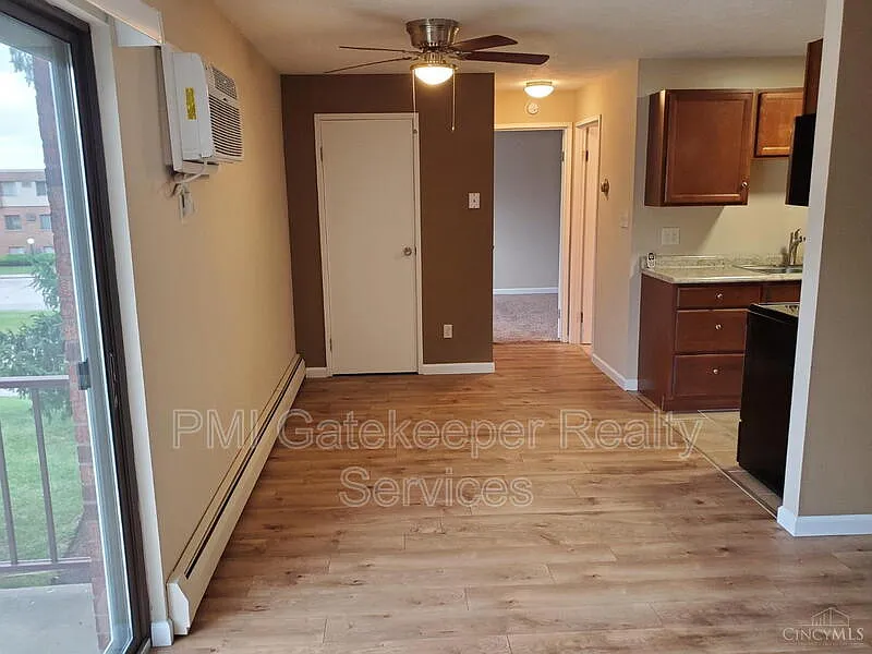 2 bed, 1.5 bath, 840 sqft, $1,300 — Photo 4