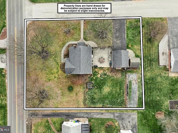 3rd image of 1826 Powder Mill Rd