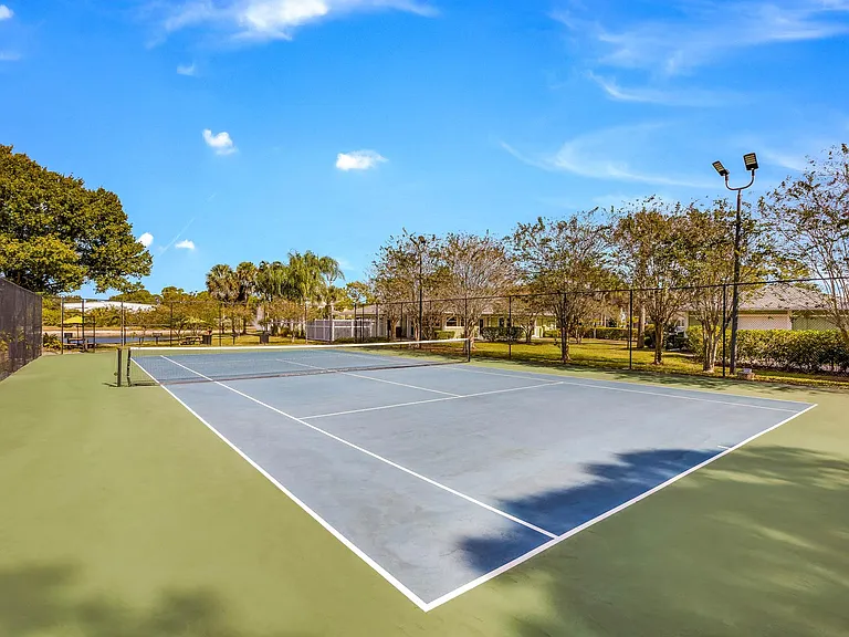 Lakeside Glen Apartments — Photo 43