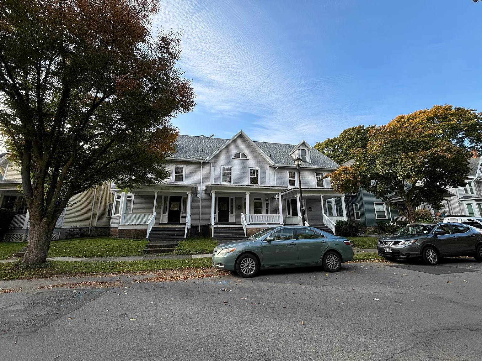 3 bed, 1600 sqft, $2,295 — Photo 3
