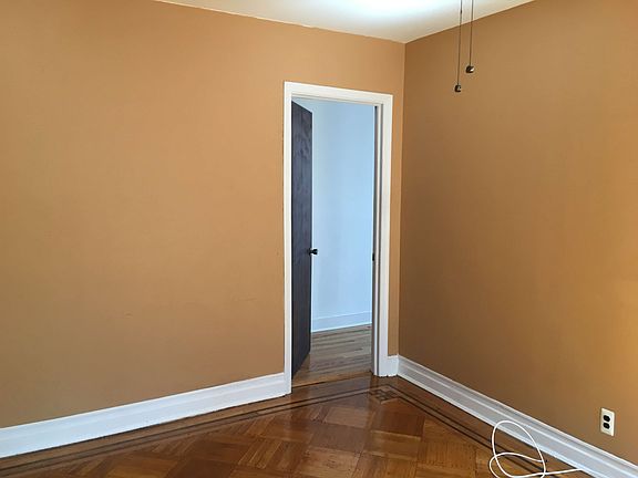 3rd image of 73 Louisa St #2