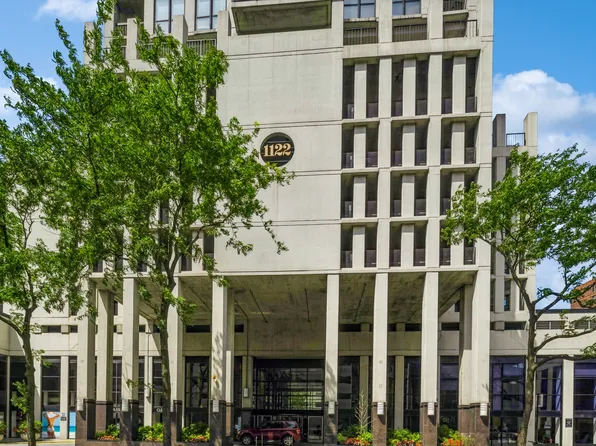 1122 N Clark St APT 909, Chicago, IL 60610