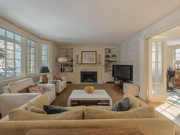 3rd image of 1760 Bloomingdale Ter