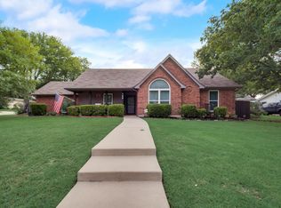 106 S 3rd Ave, Mansfield, TX 76063