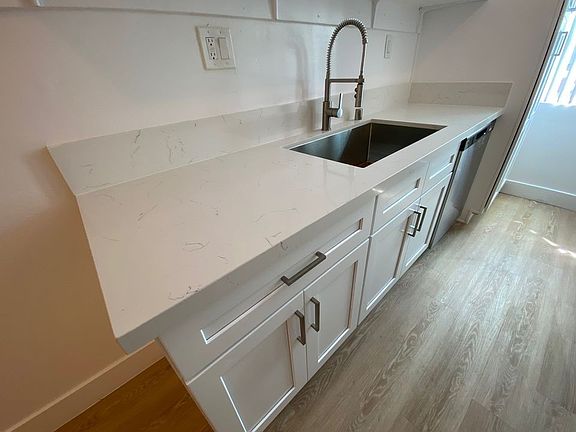 5th image of 3900 W 1st St APT 4