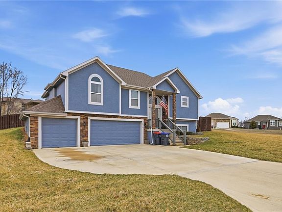 3rd image of 16640 Ruby Way