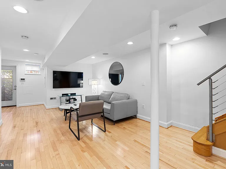 936 T St NW #B — Photo 7