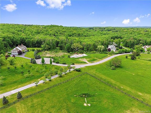 5th image of 109 Stone Bridge Ln