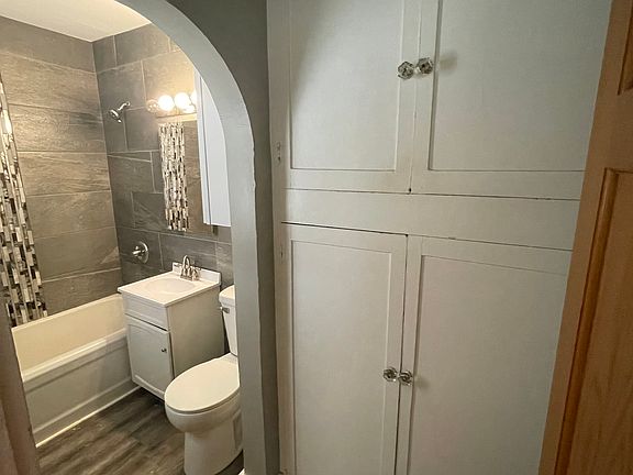 3rd image of 702 Euclid Ave #3