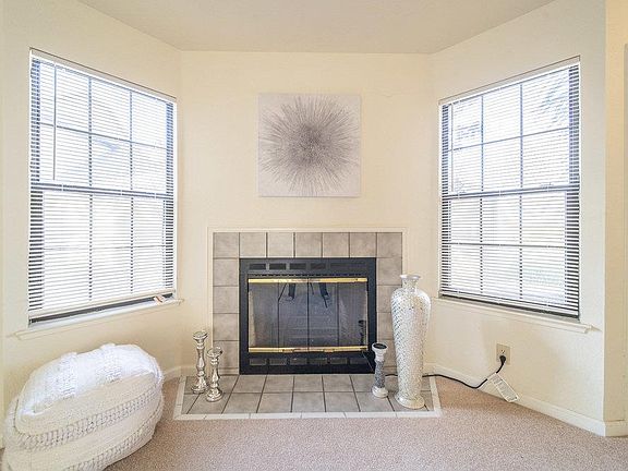 5th image of 241 Gibson Dr #B