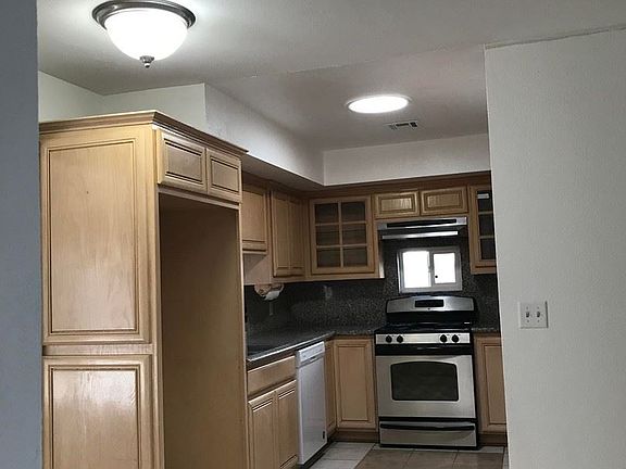 4th image of 215 Appaloosa Dr