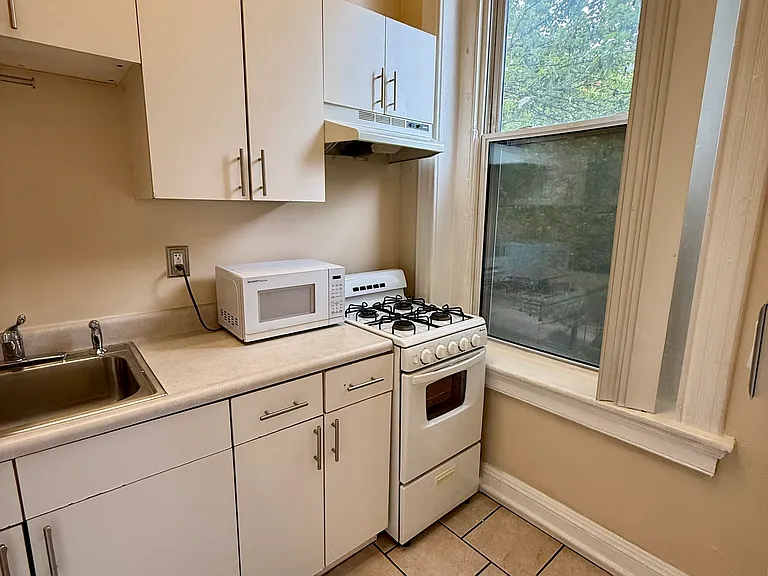 2106 Saint Paul St #2F — Photo 9
