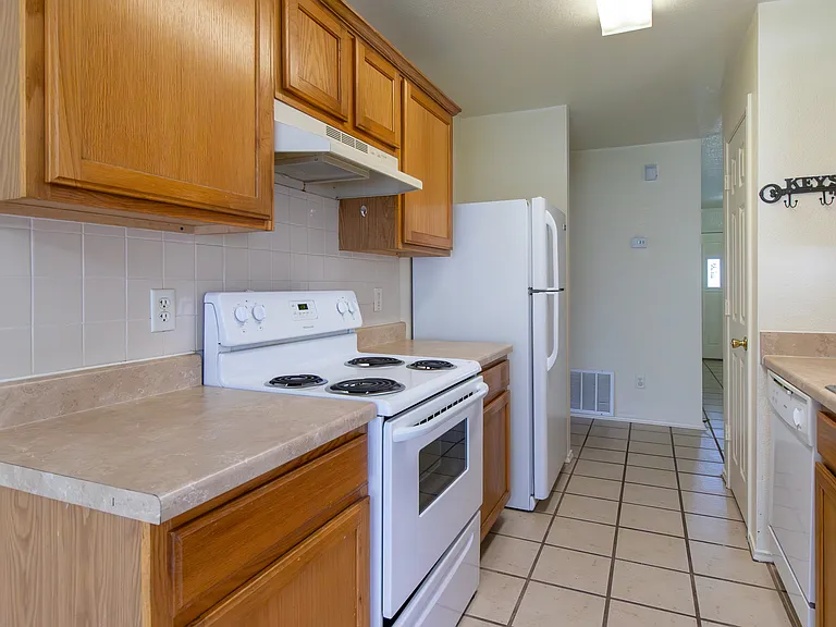 1203 Fox Creek Dr — Photo 6
