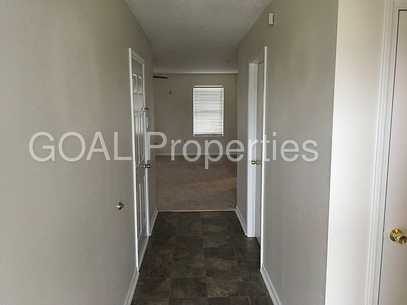 3rd image of 409 Bagley Ln