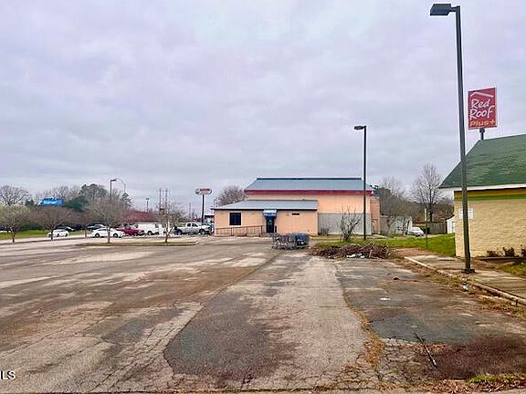 5th image of 203 N Cooper Dr