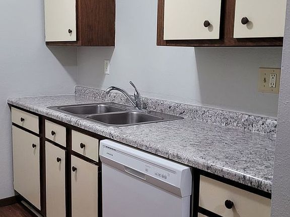 4th image of 3237 Pioneer Ave SE #16