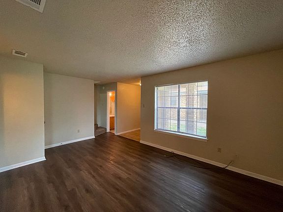 4th image of 3610 Hereford Ln #C