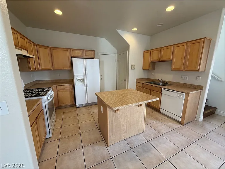 3762 Corpolo Ave — Photo 17