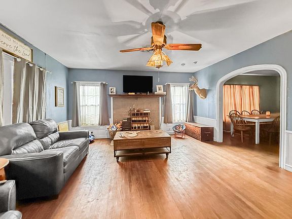 5th image of 805 E Neches St