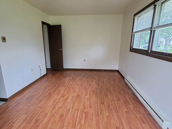 5th image of 34 Brindle Dr APT 4