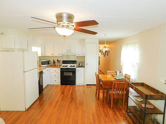 4th image of 11045 Bluebird Dr