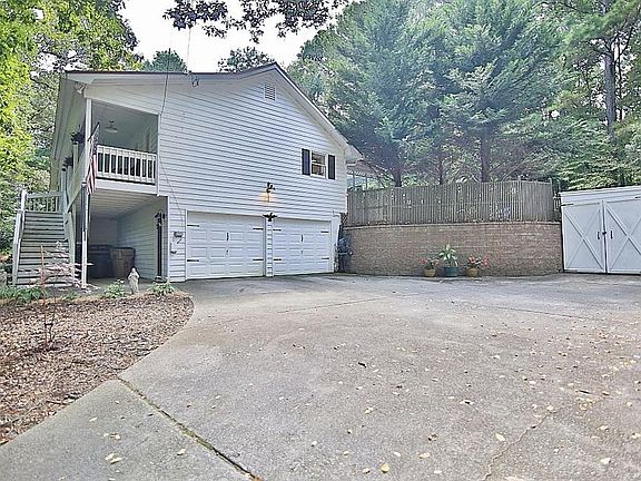 4th image of 429 Creekside Ln