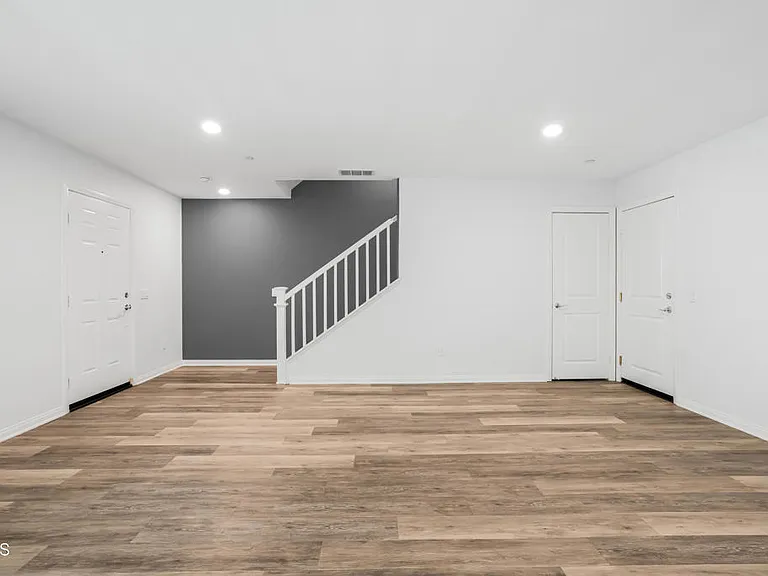 667 Pedro St — Photo 7