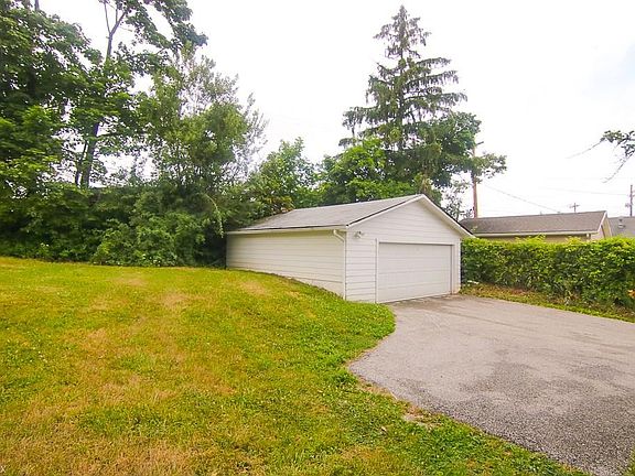 3rd image of 16620 Lomond Blvd