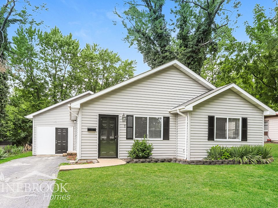 1st image of 7 Redwood Dr