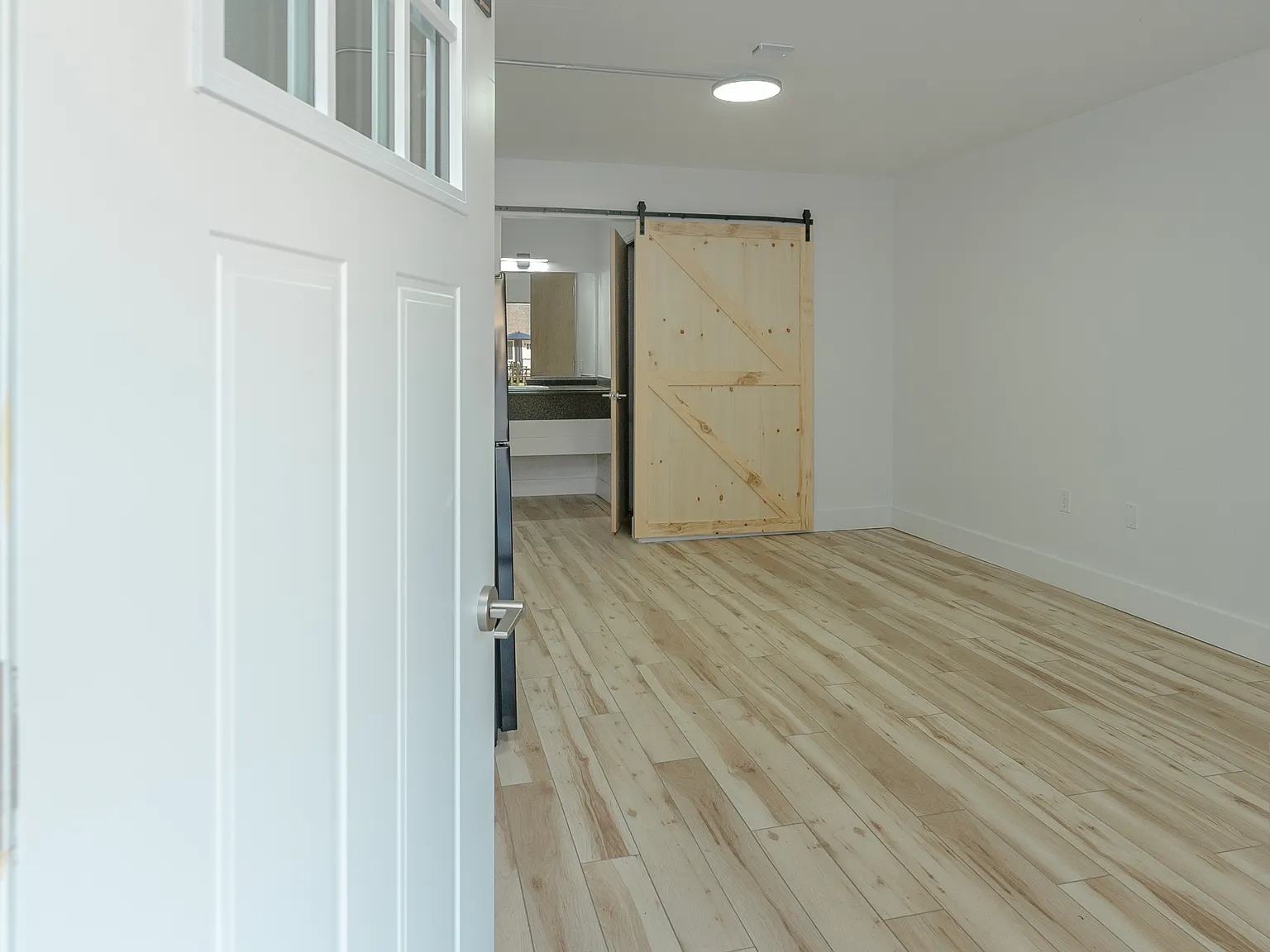 Studio, 300 sqft, $775 — Photo 2