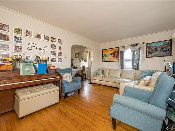 4th image of 64 E Chester Street