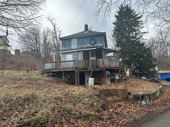 2nd image of 866 Florence St