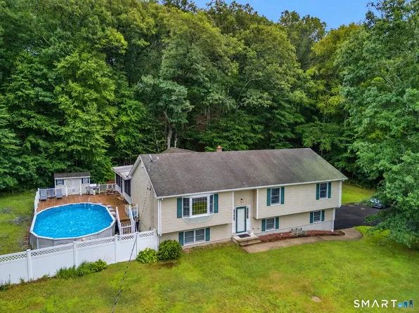 32 School House Road, Preston, CT 06365
