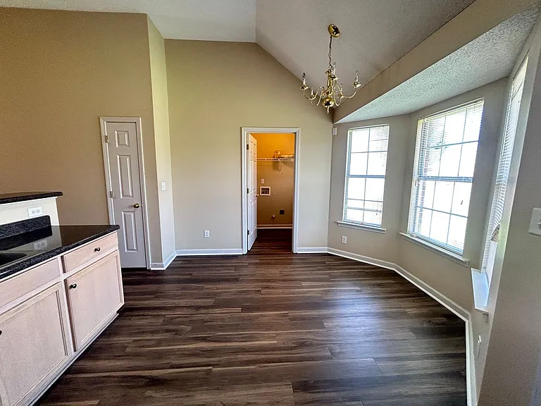 4806 Ashcroft Dr — Photo 10