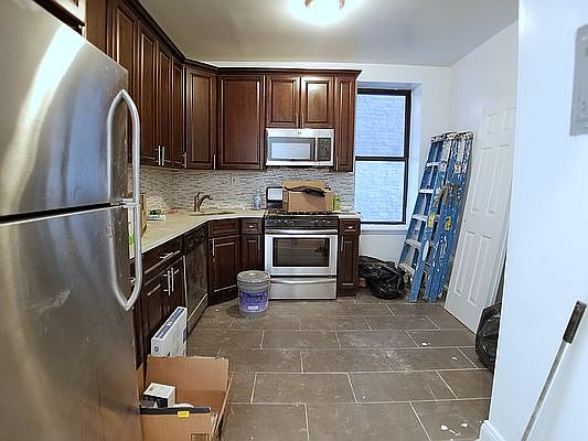 3rd image of 327 Sterling Pl APT 2B