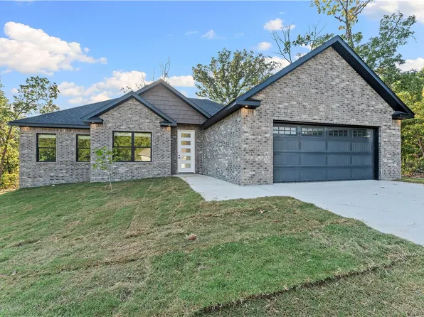 2 Kolman Ln, Bella Vista, AR 72715
