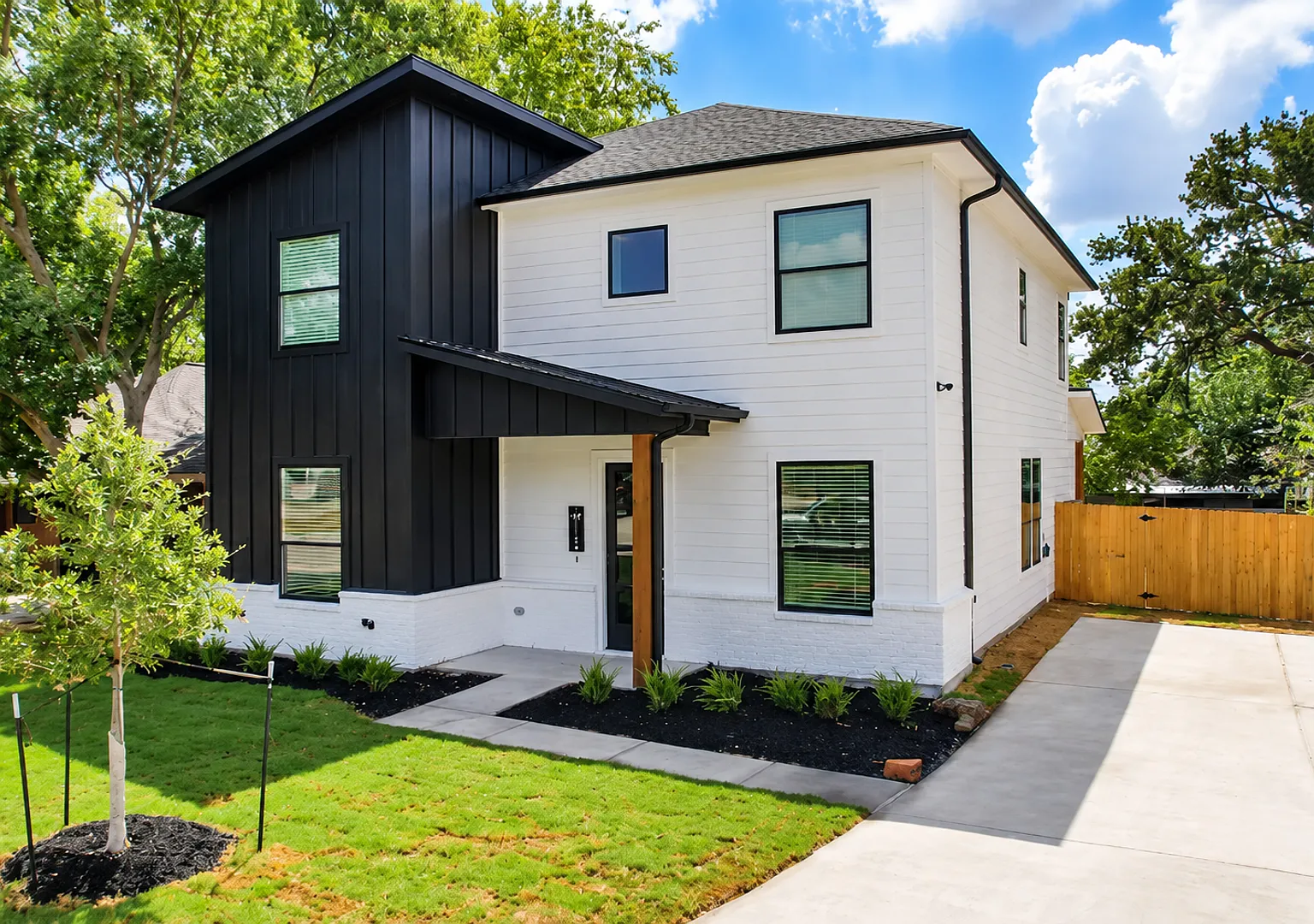 Gorgeous 5 Bed for Lease — Photo 1