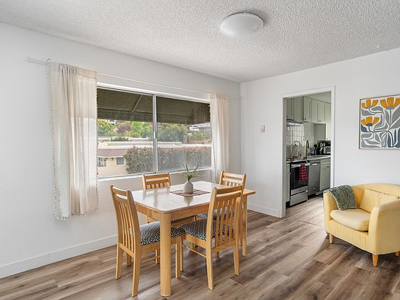 4th image of 2514 Clairemont Dr Unit 205