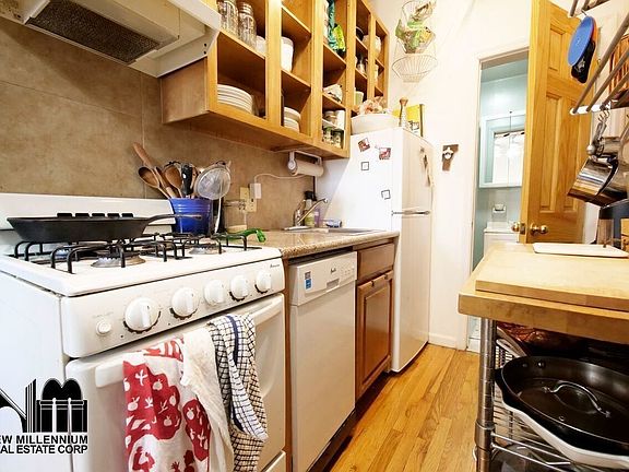 2nd image of 647 Franklin Ave APT 3RF