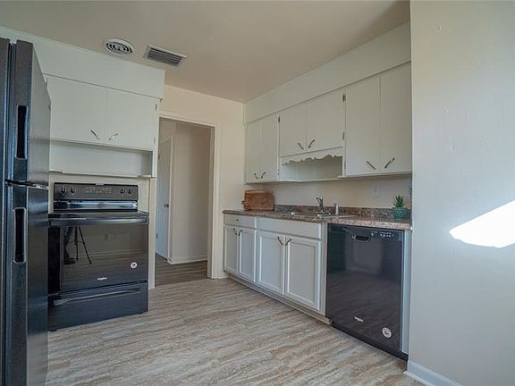 2nd image of 1015 N Ohio Ave