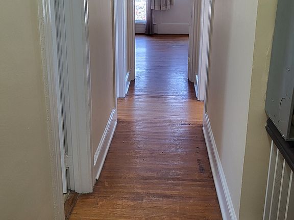 3rd image of 612 Prince Edward St APT 3