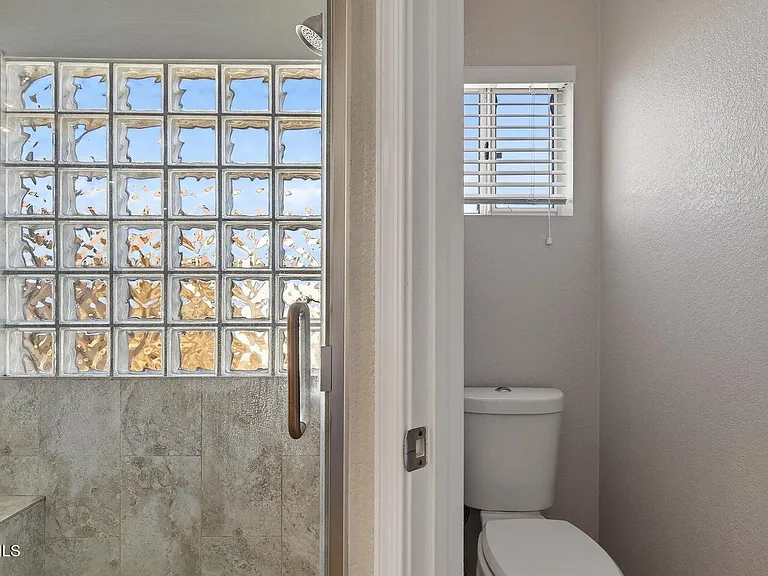1948 E Carla Vista Dr — Photo 24