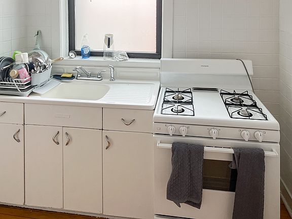 2nd image of 3933 N Keeler Ave APT 3E