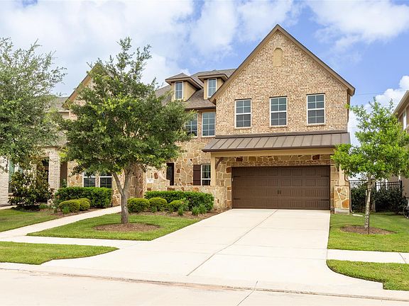 4th image of 42 Zenith Ln