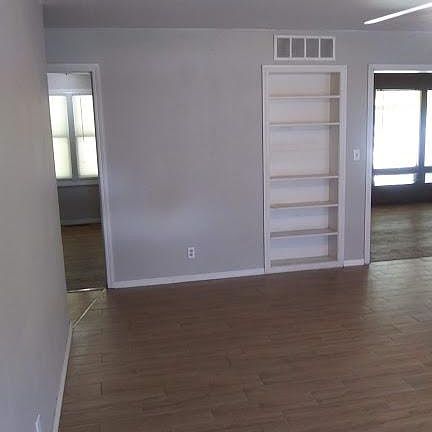 4th image of 505 N Miller St