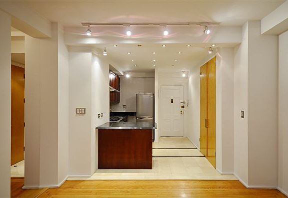 4th image of 145 W 58th St #5F